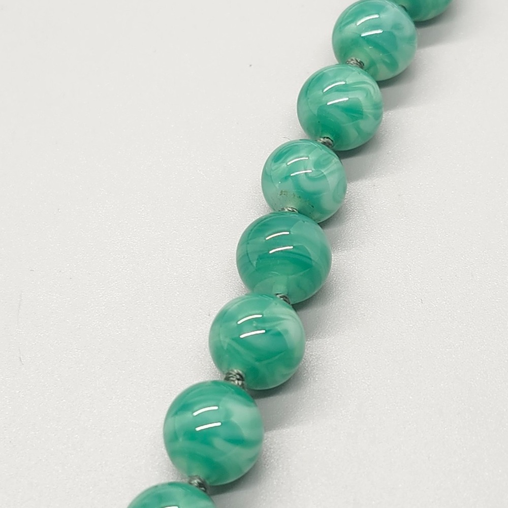 Long Green Swirl Beaded Necklace Opera Length Fashion Jewelry Strand - Picture 3 of 3